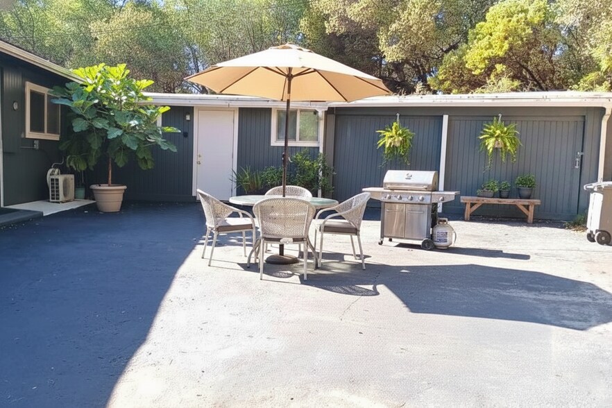 Building Photo - 15395 Lake Arthur Rd