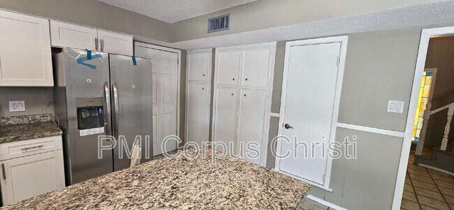 Building Photo - 1022 Delta Dr