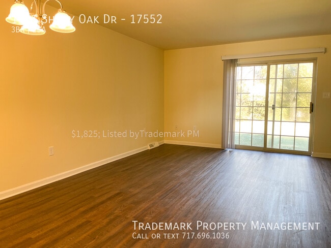Building Photo - Spacious Row Townhome