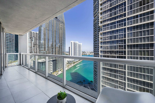 Building Photo - 485 Brickell Ave