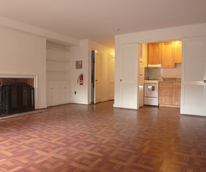 Building Photo - 412 4th St SE