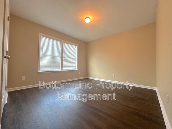 Building Photo - 815 Sarah Laura Ln