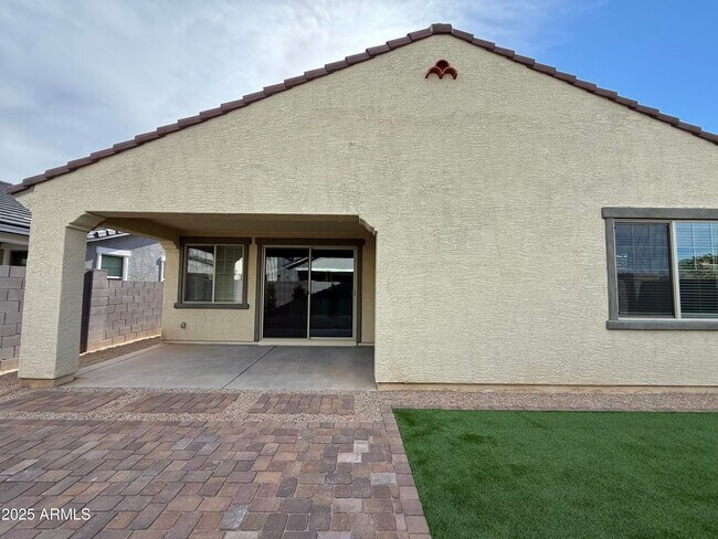 Building Photo - 10270 W Indianola Ave