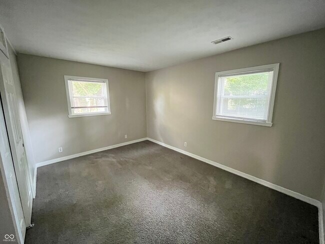 Building Photo - 3831 Bennett Dr