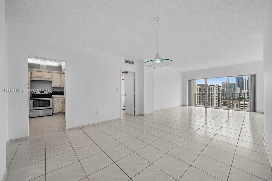 Building Photo - 300 Bayview Dr
