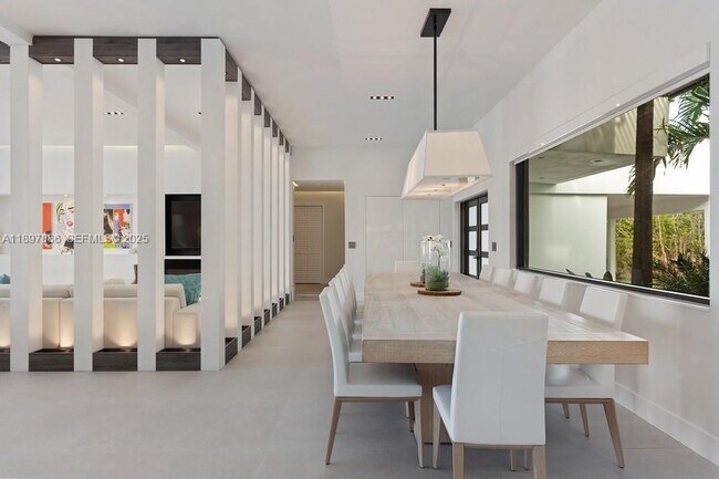 Building Photo - 7972 Biscayne Point Cir