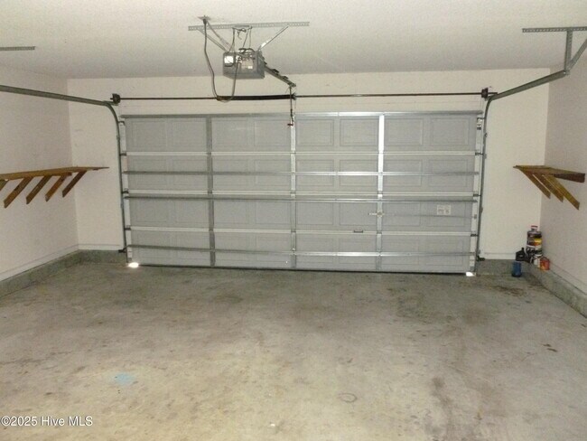 Building Photo - 302 Carlisle Ct