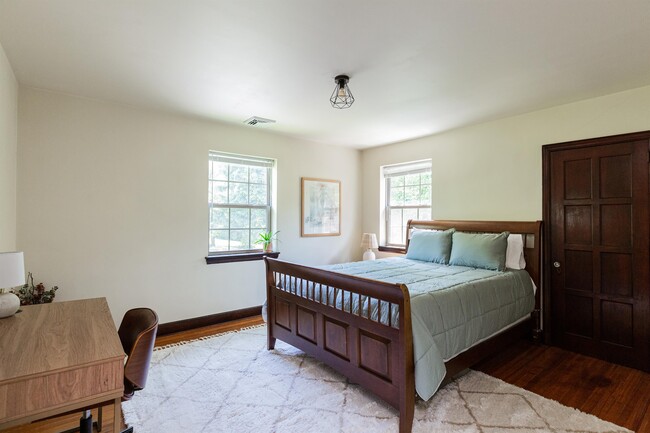 Building Photo - 13 Safe Harbor Village