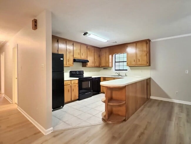 Building Photo - Updated 3 bedroom, 2 full bath in Prattville!