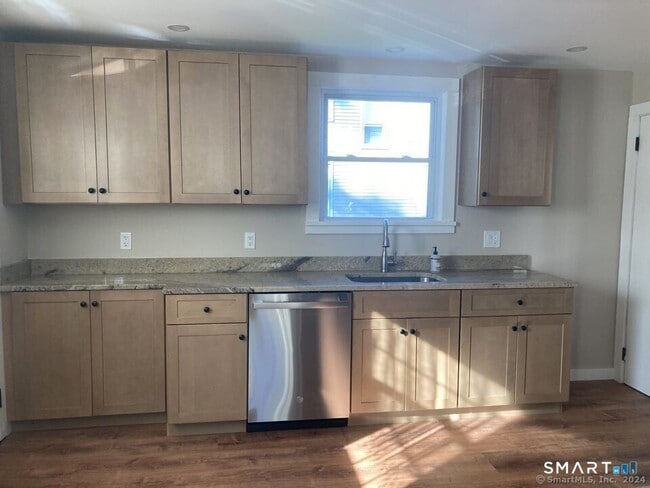 Building Photo - 44 S Elm St