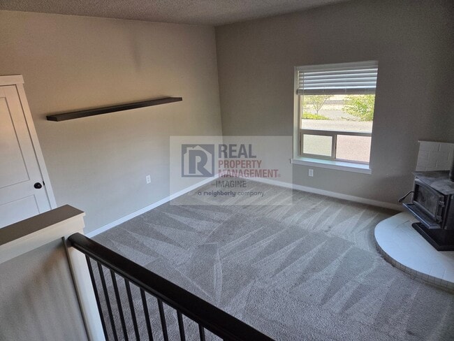 Building Photo - Recently remodeled 3 bedroom, 2.5 bath home