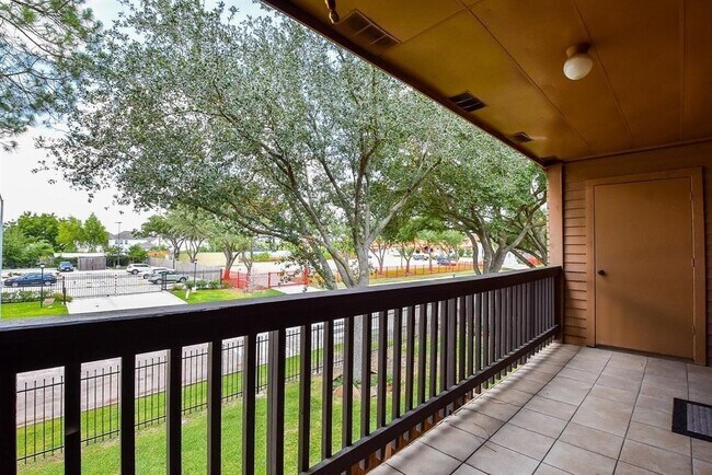 Building Photo - 10555 Turtlewood Ct