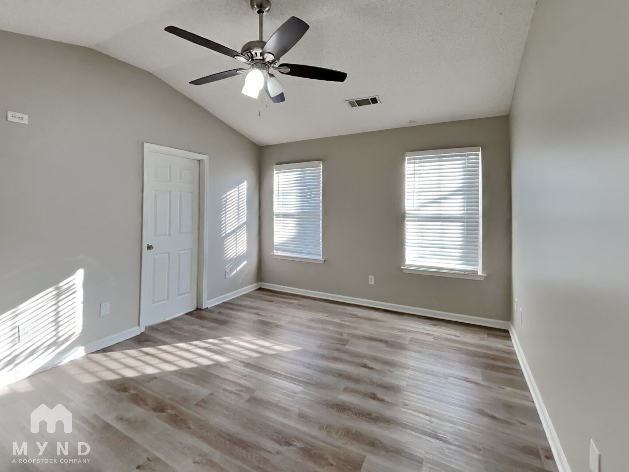 Building Photo - 1666 Hallmark Hills Dr