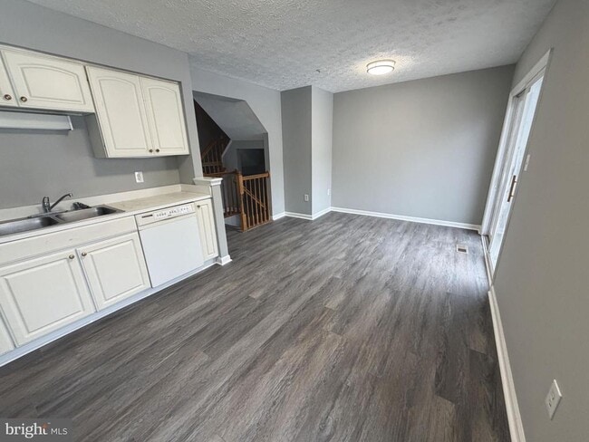 Building Photo - 8624 Mayaone St