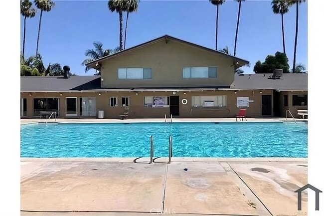 Building Photo - 12916 Bloomfield Ave