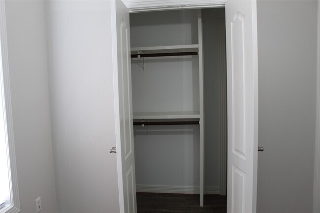 Building Photo - 2914 Pitzlin St