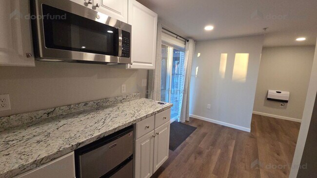 Building Photo - 62 Constitution Dr