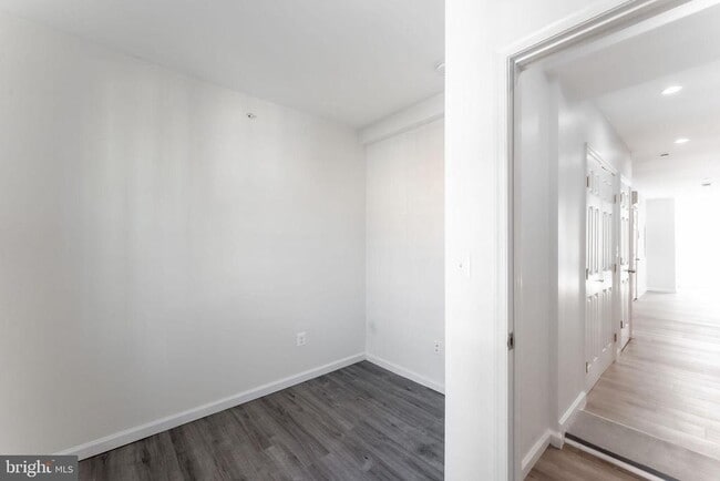 Building Photo - 2928-UNIT Nelson Pl SE