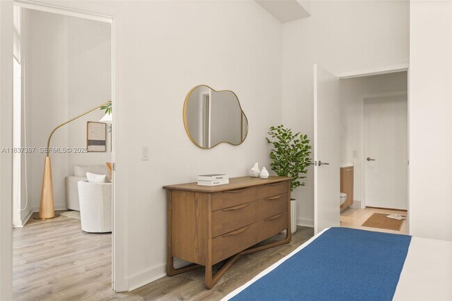 Building Photo - 501 NE 31st St