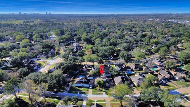 Building Photo - 15715 Creekhaven Dr