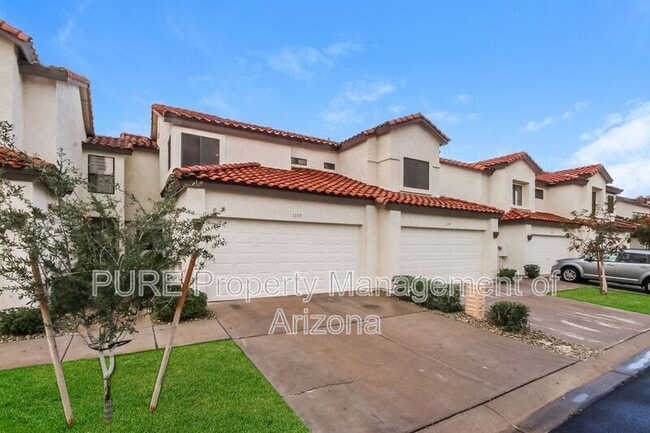 Building Photo - 1117 W Mango Dr