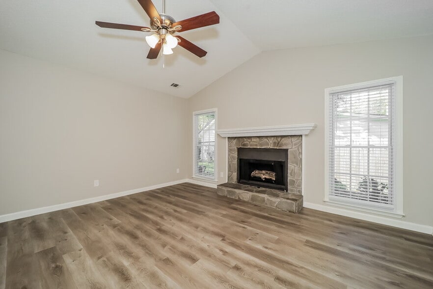 Building Photo - 2712 Horseshoe Creek Dr