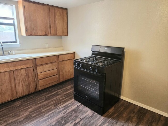 Building Photo - 905/907 N Ave K - duplex