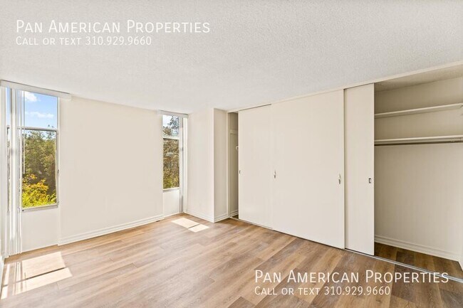 Building Photo - 1155 E Del Mar Blvd