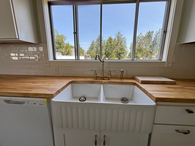 Building Photo - **Coming soon** Charming Historic 4-bd Hom...