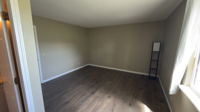 Building Photo - 40 S Hillview Dr