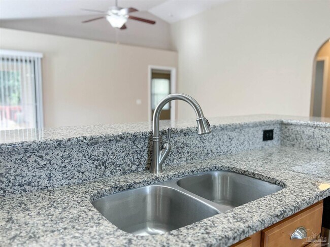 Building Photo - 702 Mozingo Ln