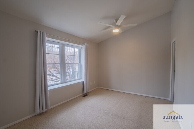 Building Photo - 5 Grandee Ct