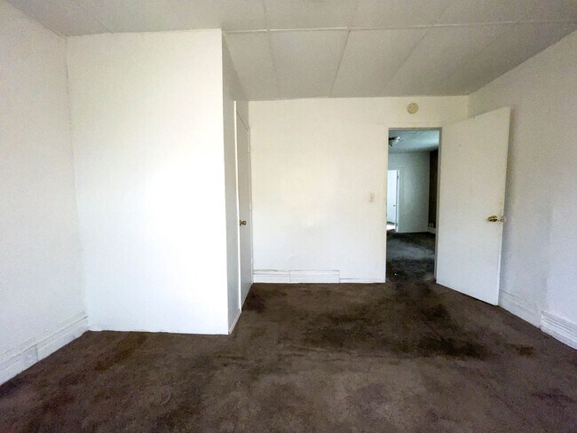 Building Photo - Fall into this cozy 3-Bedroom Home with a fenced in yard & detached garage!