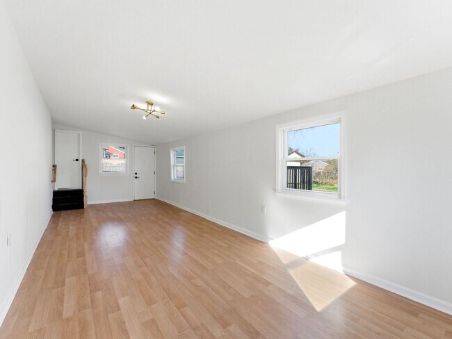 Building Photo - Charming Renovated 4-Bedroom Rental with Spacious Backyard & Bonus Basement Space in Somerdale