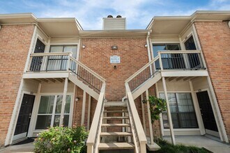 Building Photo - 2001 Bering Dr