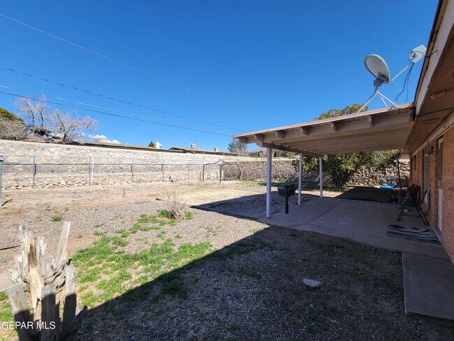 Building Photo - 7204 Alto Rey Ave