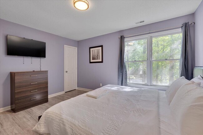 Building Photo - 4423 American Dr