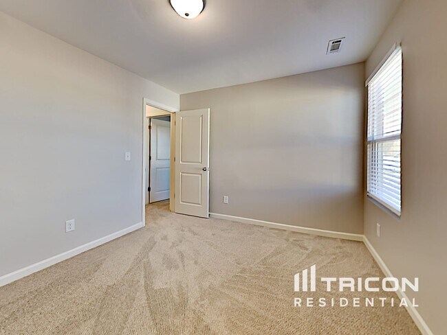 Building Photo - 238 Trail Winds Dr