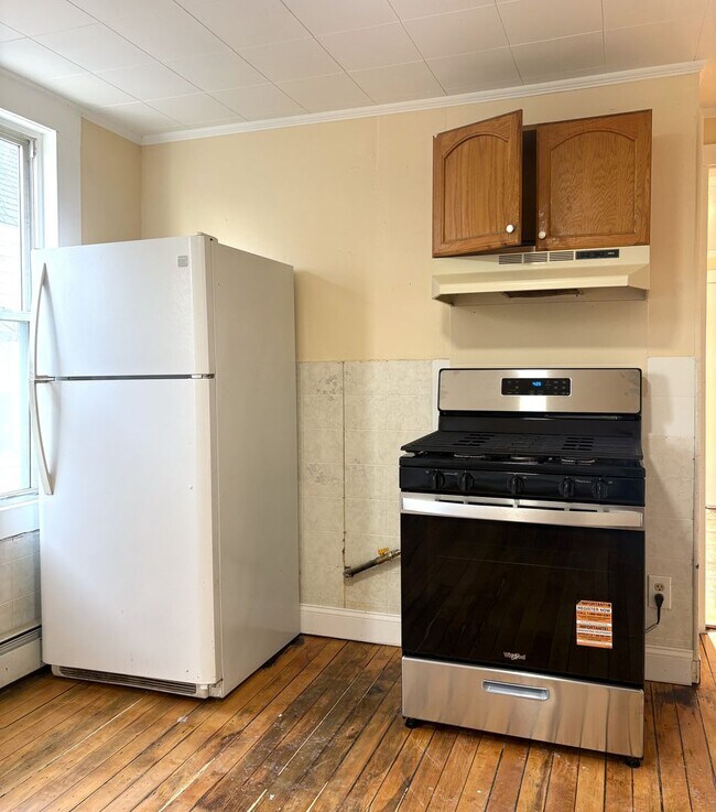 Building Photo - 21-27 Clare St, Lowell