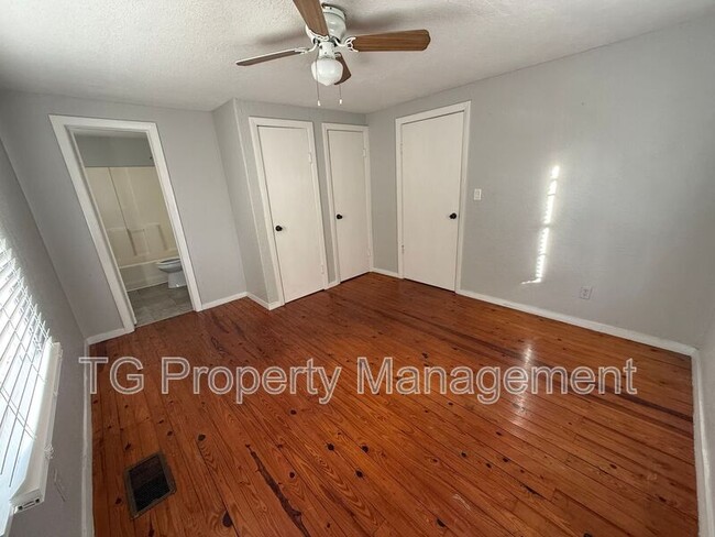 Building Photo - 5557 Ramona Blvd