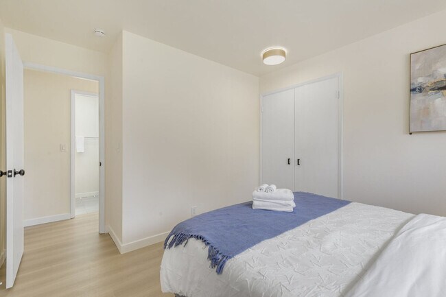 Building Photo - 12527 SE 52nd St