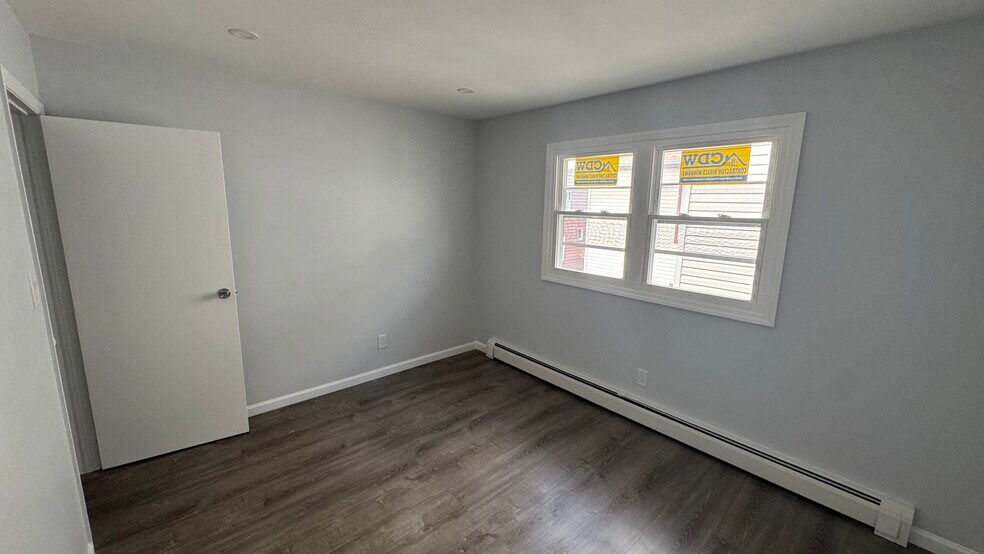 Building Photo - 627 Avenue E