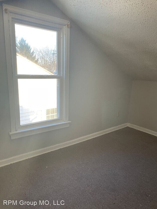 Building Photo - 4 br, 1.5 bath House - 1637 E Blaine Street