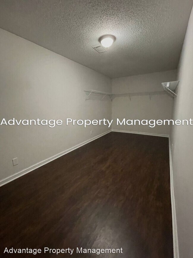 Building Photo - 5 br, 2 bath House - 1502 Rolling Hills Dr.