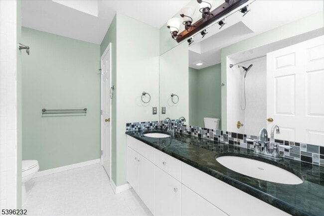 Building Photo - 21 Country Pl