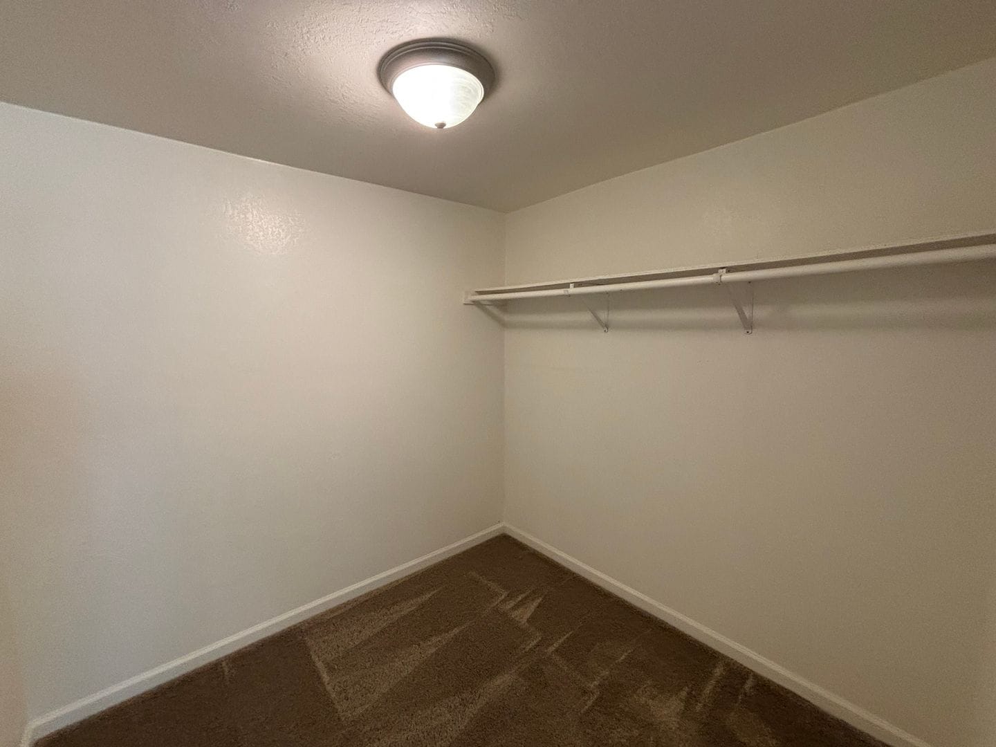 Building Photo - 1 E Navajo Rd