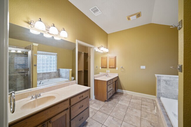 Building Photo - 1214 Sugar Land Dr