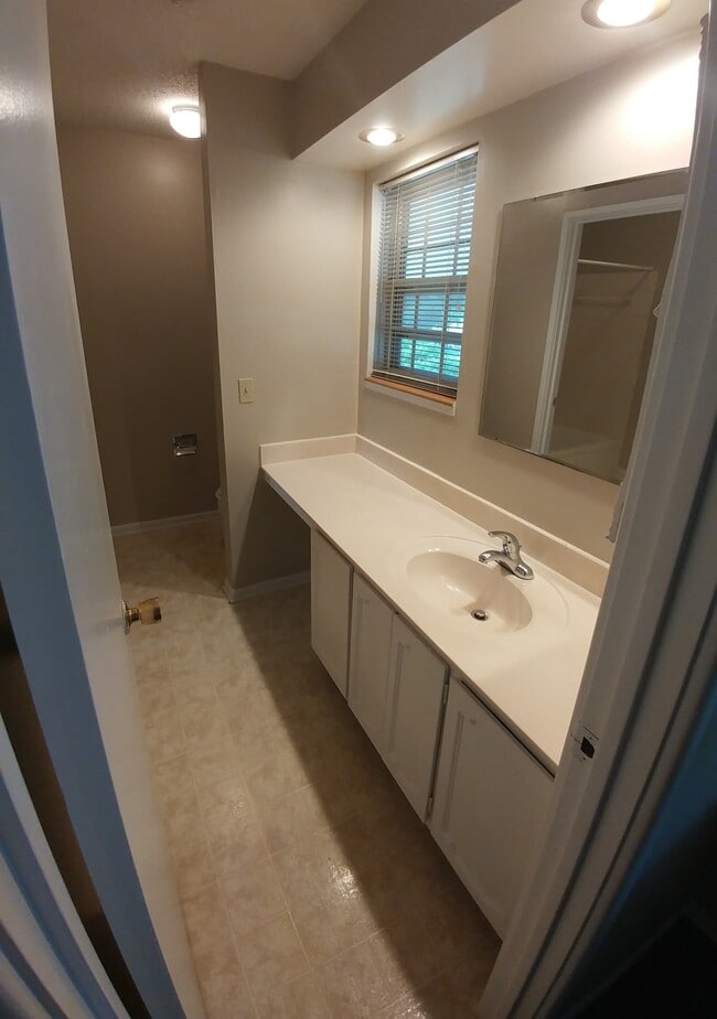 Building Photo - 8516 W 85th St