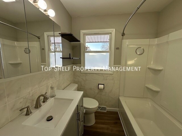 Building Photo - 4834 Seneca Ave