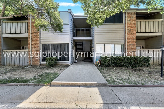 Building Photo - 2101 Count Fleet Dr